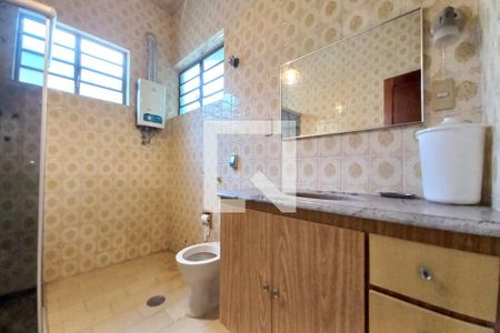 Casa à venda com 366m², 3 quartos e 2 vagasBanheiro