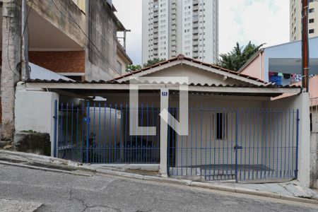 Casa à venda com 213m², 4 quartos e 2 vagas Casa à venda com 213m², 4 quartos e 2 vagasFachada