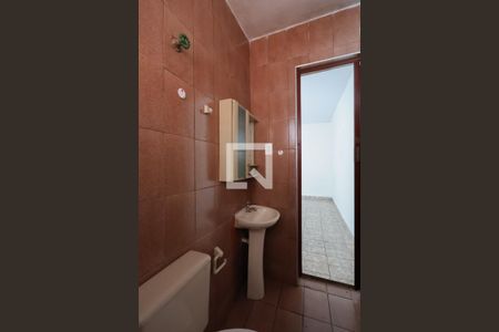 Casa à venda com 213m², 4 quartos e 2 vagas Casa à venda com 213m², 4 quartos e 2 vagasCasa 2 - Banheiro