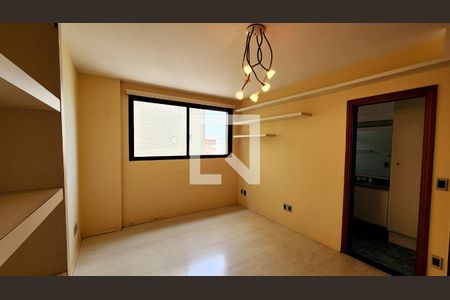 Apartamento à venda com 345m², 5 quartos e 3 vagasQuarto Suíte 2