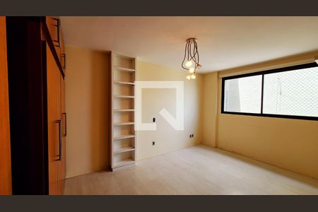 Apartamento à venda com 345m², 5 quartos e 3 vagasQuarto Suíte 2