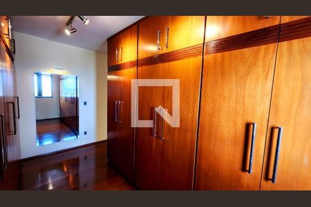 Apartamento à venda com 345m², 5 quartos e 3 vagasCloset Quarto Suíte 1