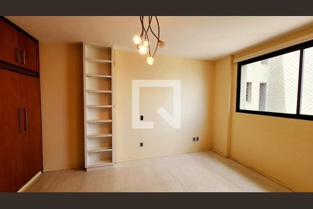 Apartamento à venda com 345m², 5 quartos e 3 vagasQuarto Suíte 2