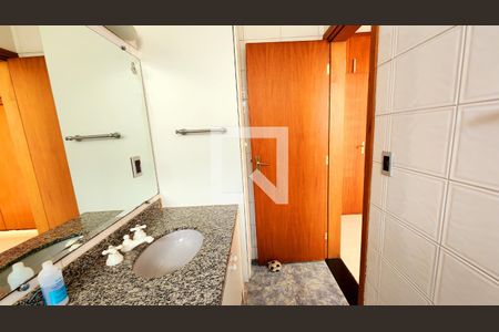 Apartamento à venda com 345m², 5 quartos e 3 vagasBanheiro Quarto Suíte 2