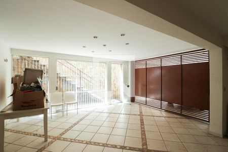 Casa de condomínio à venda com 378m², 3 quartos e 6 vagasGaragem e Banheiro da Garagem