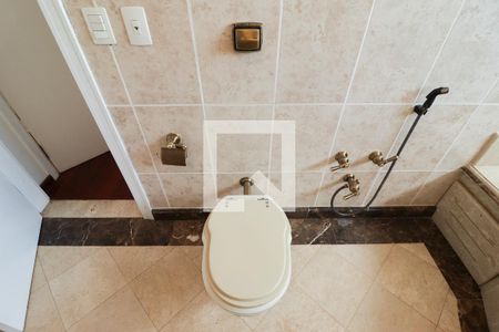 Casa de condomínio à venda com 378m², 3 quartos e 6 vagasBanheiro da Suíte 1