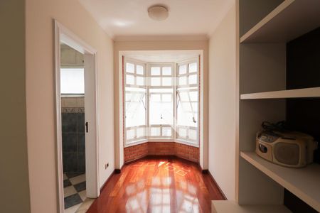 Casa de condomínio à venda com 378m², 3 quartos e 6 vagasLareira