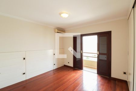 Casa de condomínio à venda com 378m², 3 quartos e 6 vagasSuíte 2