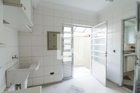 Casa de condomínio à venda com 378m², 3 quartos e 6 vagasÁrea de Serviço