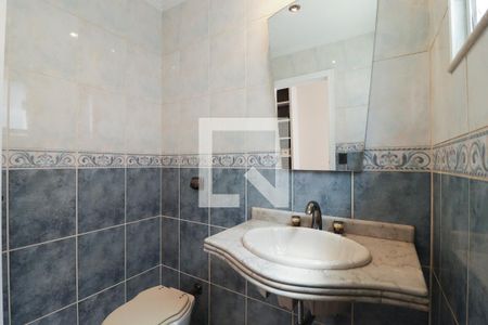 Casa de condomínio à venda com 378m², 3 quartos e 6 vagasLavabo