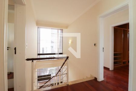 Casa de condomínio à venda com 378m², 3 quartos e 6 vagasEscada