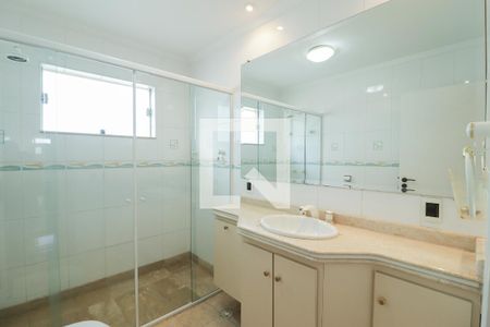 Casa de condomínio à venda com 378m², 3 quartos e 6 vagasBanheiro da Suíte 2