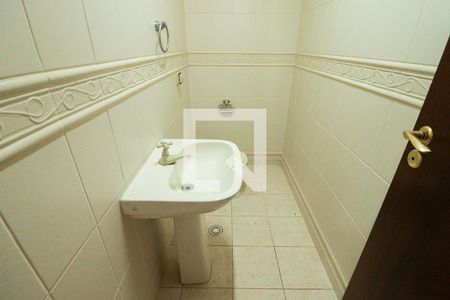 Casa de condomínio à venda com 378m², 3 quartos e 6 vagasGaragem e Banheiro da Garagem