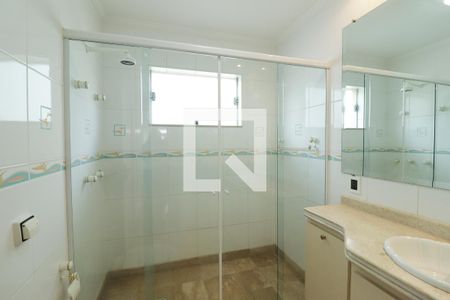 Casa de condomínio à venda com 378m², 3 quartos e 6 vagasBanheiro da Suíte 2