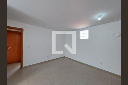 Sala de casa para alugar com 2 quartos, 90m² em Jardim Luanda, São Paulo