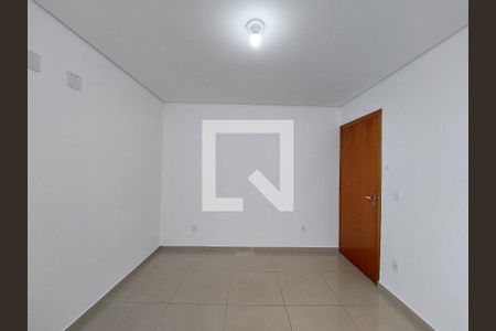Casa para alugar com 2 quartos, 90m² em Jardim Luanda, São Paulo