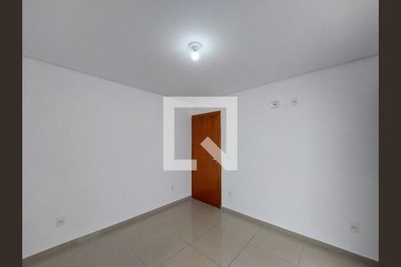 Quarto 1 de casa para alugar com 2 quartos, 90m² em Jardim Luanda, São Paulo