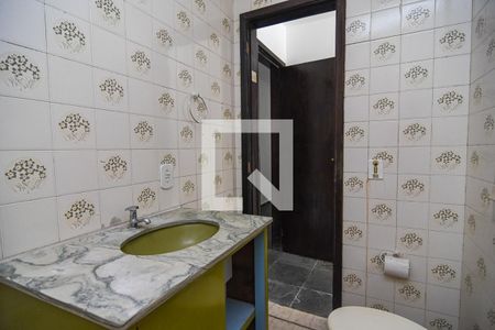 Casa à venda com 465m², 3 quartos e 7 vagasBanheiro do Quarto 2