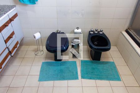 Casa à venda com 778m², 4 quartos e 5 vagasBANHEIRO DA SUITE