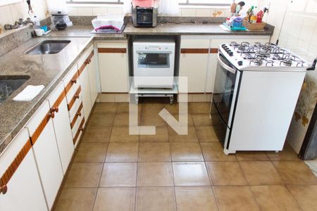 Casa à venda com 778m², 4 quartos e 5 vagasCOZINHA