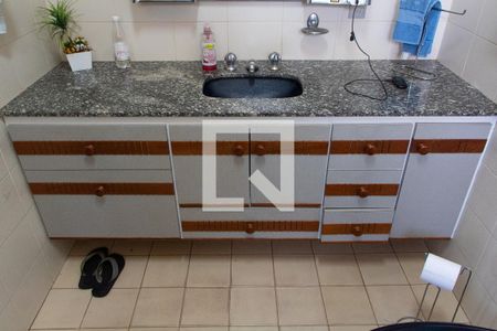 Casa à venda com 778m², 4 quartos e 5 vagasBANHEIRO DA SUITE