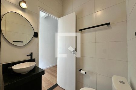 Banheiro de kitnet/studio para alugar com 1 quarto, 21m² em Flamengo, Rio de Janeiro