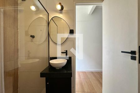 Banheiro de kitnet/studio para alugar com 1 quarto, 21m² em Flamengo, Rio de Janeiro