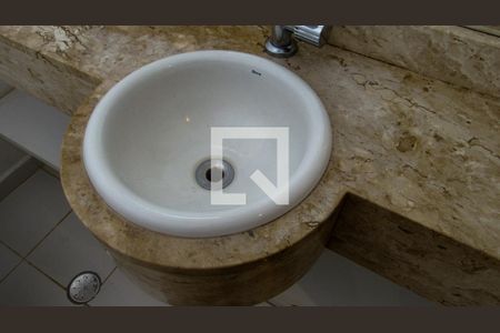 Casa de condomínio à venda com 164m², 4 quartos e 4 vagasLavabo 2