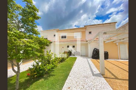 Casa de condomínio à venda com 164m², 4 quartos e 4 vagasFachada