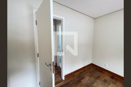 Casa de condomínio à venda com 164m², 4 quartos e 4 vagasQuarto 2