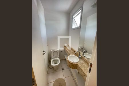 Casa de condomínio à venda com 164m², 4 quartos e 4 vagasLavabo