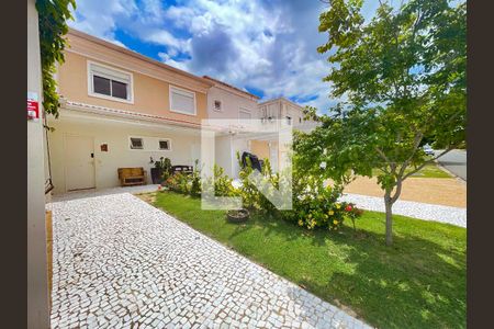 Casa de condomínio à venda com 164m², 4 quartos e 4 vagasFachada