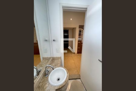 Casa de condomínio à venda com 164m², 4 quartos e 4 vagasLavabo