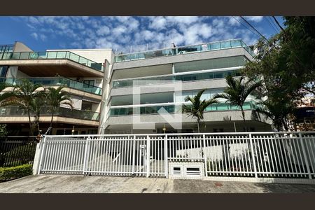 Apartamento à venda com 256m², 3 quartos e 3 vagasFachada