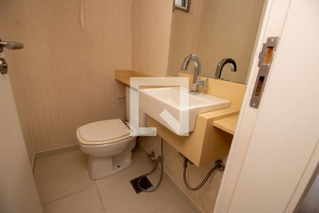 Apartamento à venda com 256m², 3 quartos e 3 vagasBanheiro social segundo piso