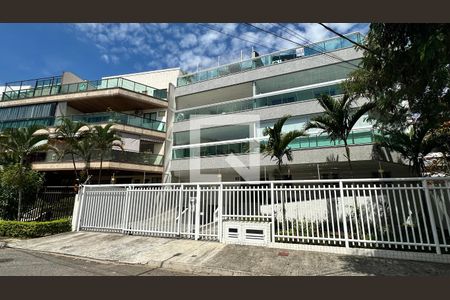 Apartamento à venda com 256m², 3 quartos e 3 vagasFachada