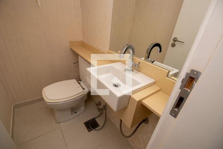 Apartamento à venda com 256m², 3 quartos e 3 vagasBanheiro social segundo piso