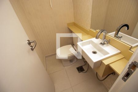 Apartamento à venda com 256m², 3 quartos e 3 vagasBanheiro social segundo piso