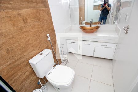 Apartamento à venda com 256m², 3 quartos e 3 vagasBanheiro quarto 2