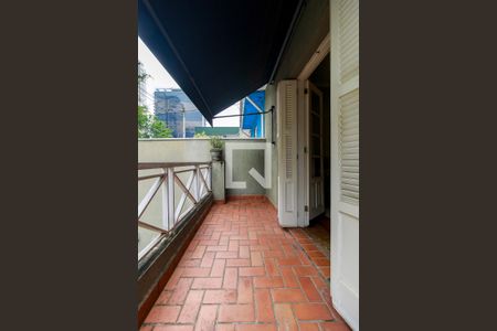 Casa à venda com 170m², 3 quartos e 2 vagas Casa à venda com 170m², 3 quartos e 2 vagasSuíte - Varanda