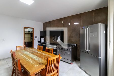 Casa para alugar com 495m², 5 quartos e 5 vagas Casa para alugar com 495m², 5 quartos e 5 vagasCozinha