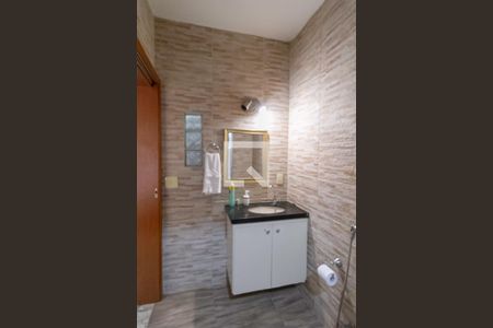 Casa para alugar com 495m², 5 quartos e 5 vagas Casa para alugar com 495m², 5 quartos e 5 vagasBanheiro social 1