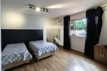 Casa para alugar com 495m², 5 quartos e 5 vagas Casa para alugar com 495m², 5 quartos e 5 vagasQuarto 4