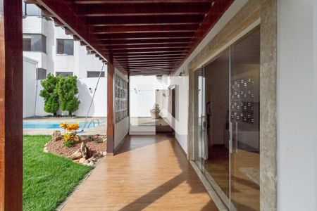 Casa para alugar com 495m², 5 quartos e 5 vagas Casa para alugar com 495m², 5 quartos e 5 vagasQuintal