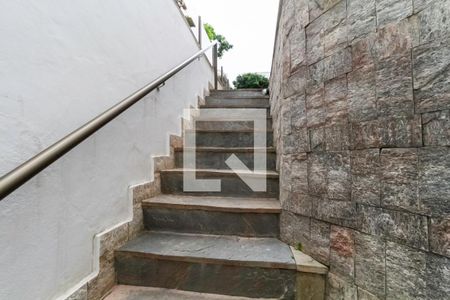 Casa para alugar com 495m², 5 quartos e 5 vagas Casa para alugar com 495m², 5 quartos e 5 vagasEntrada