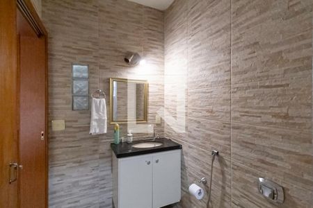 Casa para alugar com 495m², 5 quartos e 5 vagas Casa para alugar com 495m², 5 quartos e 5 vagasBanheiro social 1