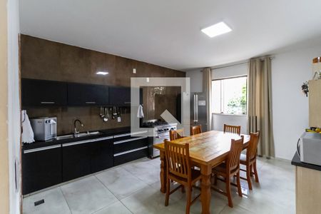 Casa para alugar com 495m², 5 quartos e 5 vagas Casa para alugar com 495m², 5 quartos e 5 vagasCozinha