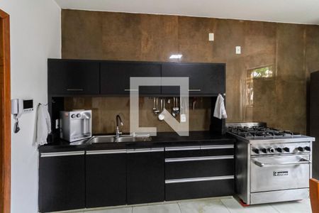 Casa para alugar com 495m², 5 quartos e 5 vagas Casa para alugar com 495m², 5 quartos e 5 vagasCozinha