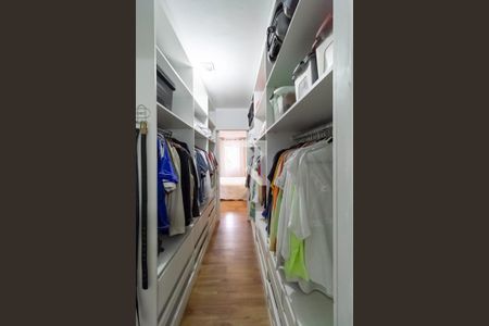 Casa para alugar com 495m², 5 quartos e 5 vagas Casa para alugar com 495m², 5 quartos e 5 vagasCloset da suíte
