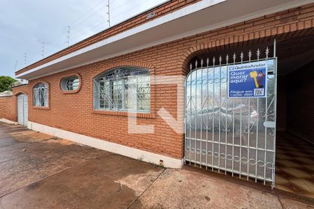 Casa para alugar com 250m², 3 quartos e 3 vagas Casa para alugar com 250m², 3 quartos e 3 vagasFachada e placa
